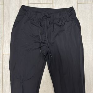 Lululemon black on the fly new 4